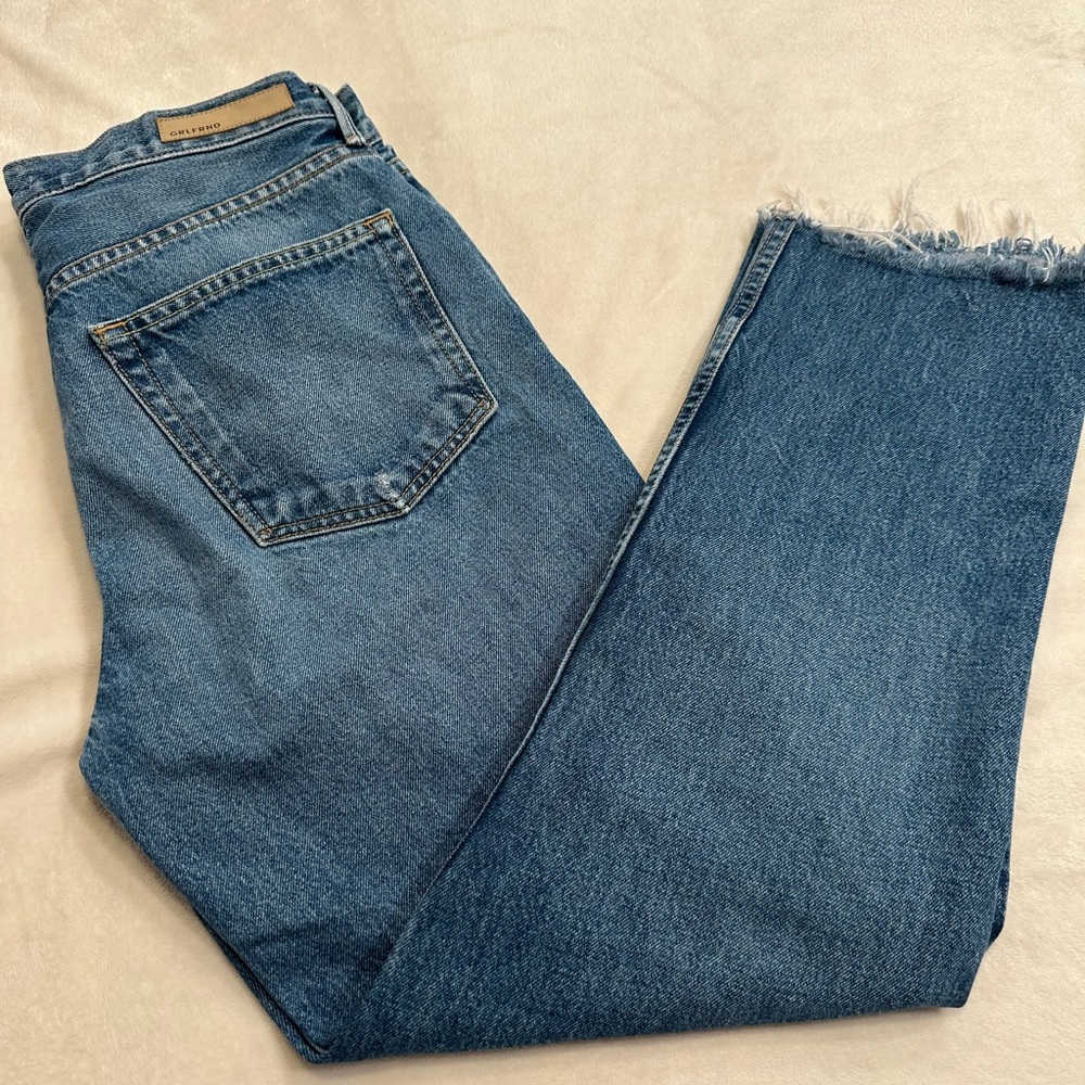 GRLFRND High-Rise Women's Jeans in Blue Wash with Frayed Hem